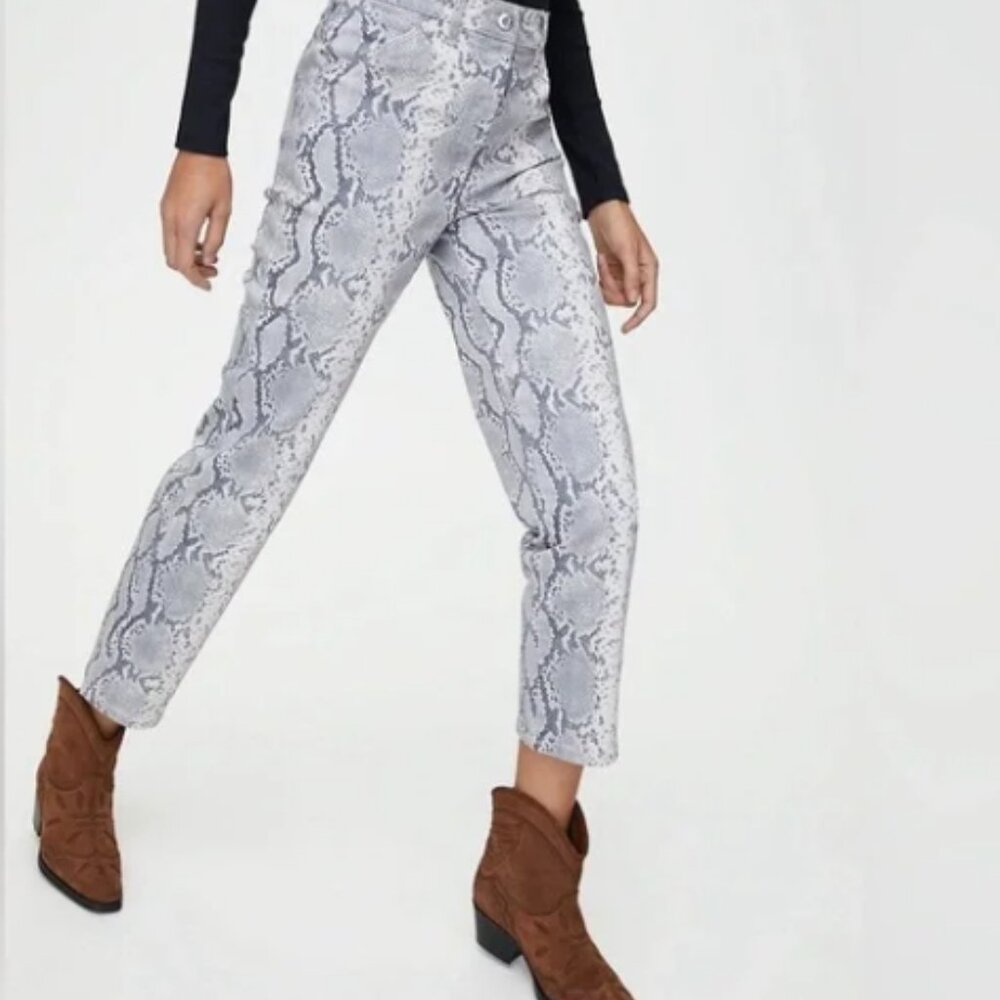 Aritzia Wilfred Free Kelsey Pant Gray Snakeskin High Rise Size 8 Streetwear